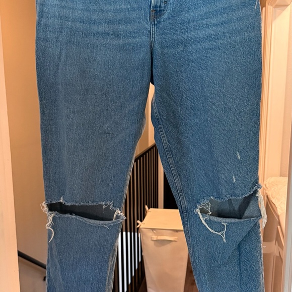 ABERCROMBIE JEANS SIZE 14 - DISTRESSED BAGGY - Picture 3 of 3